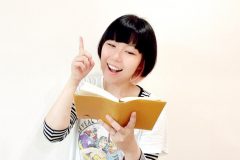 読書をしているおかっぱミユキ