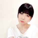 深田恭子風のメイクをしたおかっぱミユキの写真。髪を結い、首をかしげて、なるべく似せようと必死な様子が伝わってくる。